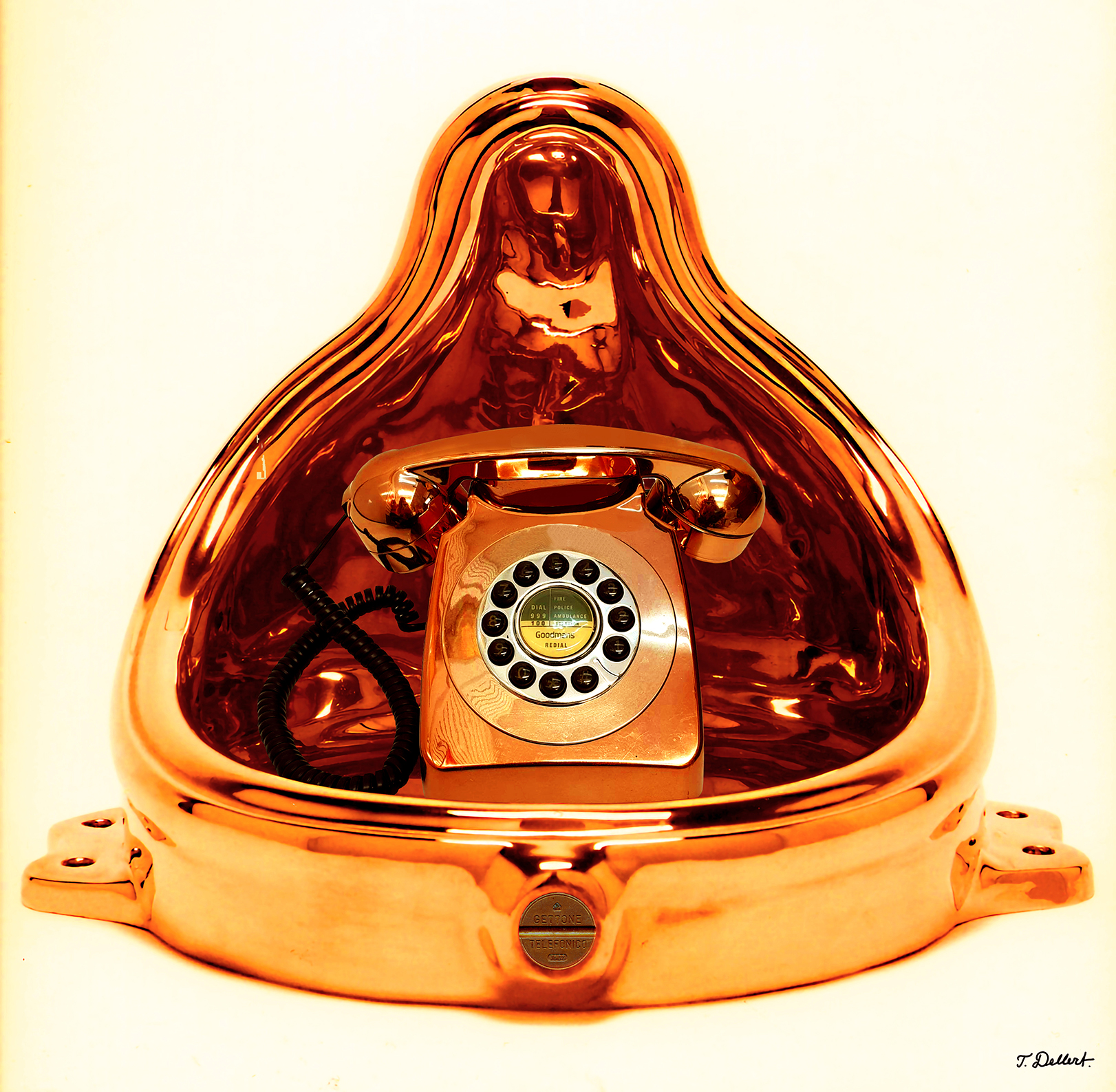 Hotline in  the Fauntain  SMALL. 